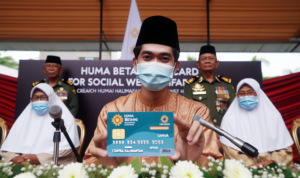 alt_text: "Peluncuran Kartu Huma Betang untuk kesejahteraan sosial di Kalimantan Tengah."