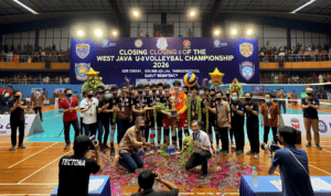 alt_text: Tim Tectona dominan, meraih gelar juara dalam Kejurda Voli U-18 Jabar.