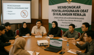 alt_text: Remaja berkumpul, diskusi serius tentang bahaya penyalahgunaan obat keras dan solusi pencegahannya.