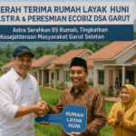 alt_text: Penyerahan rumah layak huni oleh Astra di Garut, memperlihatkan kebahagiaan penerima.