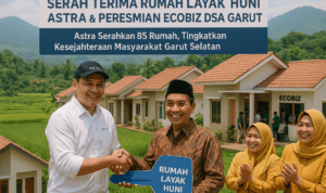 alt_text: Penyerahan rumah layak huni oleh Astra di Garut, memperlihatkan kebahagiaan penerima.