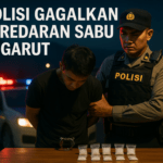 alt_text: Polisi mengungkap jaringan peredaran sabu di Garut, barang bukti dan tersangka diamankan.