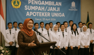 alt_text: Uniga melantik 41 apoteker baru, membawa harapan baru bagi masyarakat Garut.