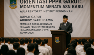 alt_text: Peserta orientasi PPPK Garut fokus memperhatikan pembicara di ruangan pelatihan ASN baru.